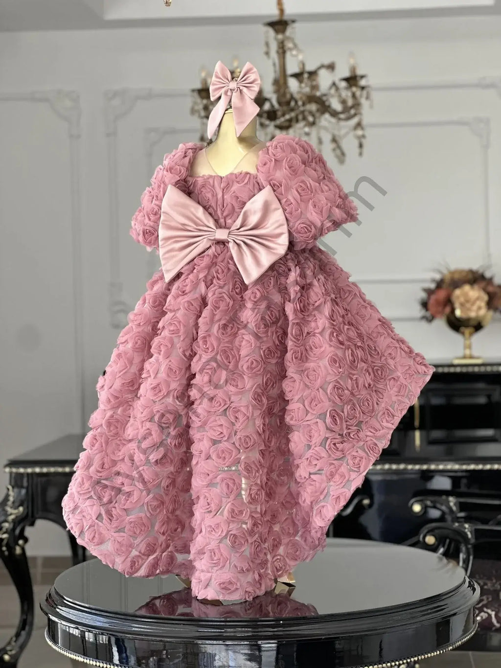 pudra rose elbise, volanlı alt kat ve kuyruk