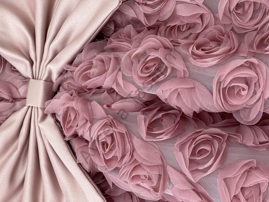 pudra rose kumaş yakın çekim, üç boyutlu gül dokusu