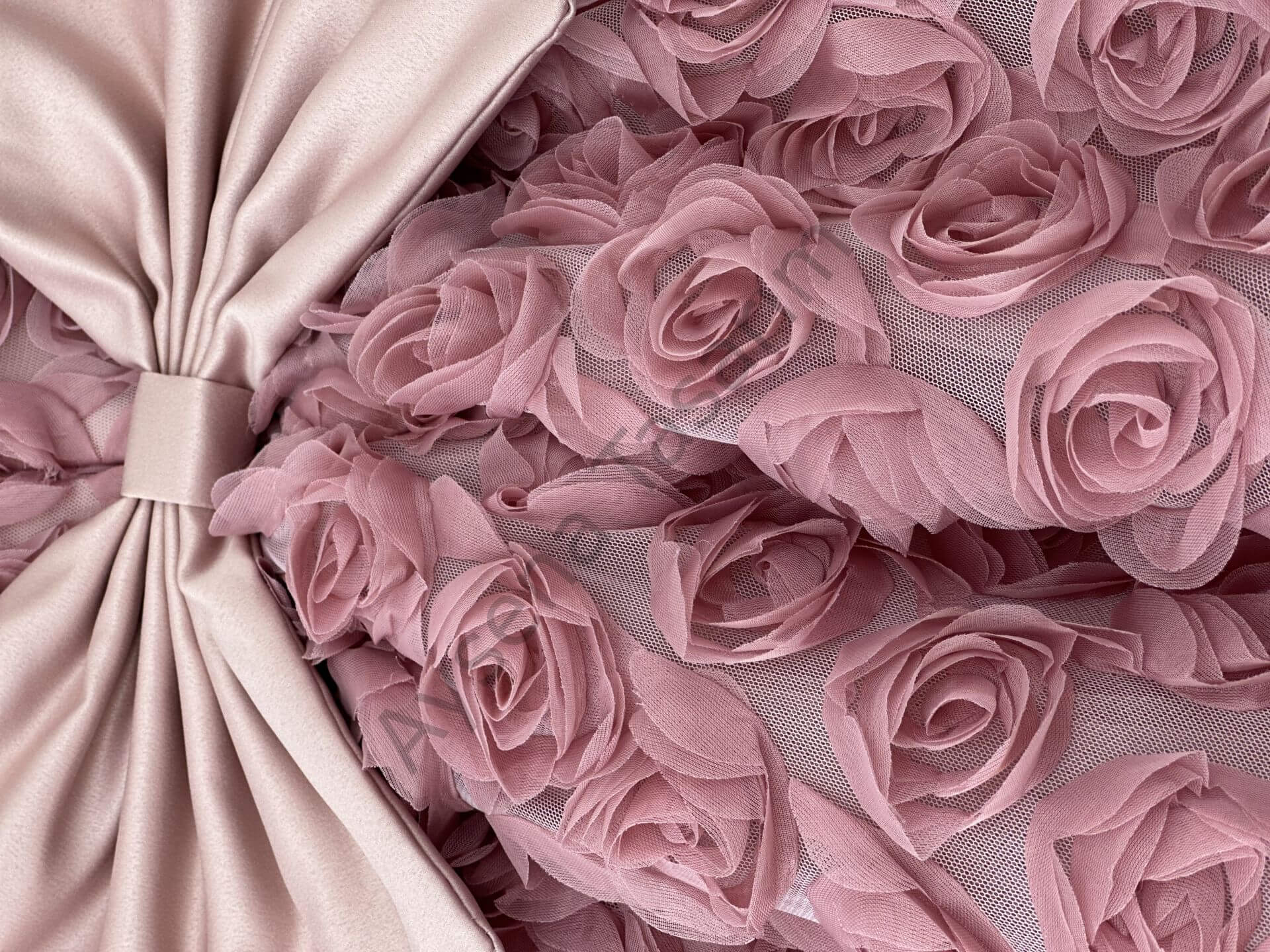 pudra rose kumaş yakın çekim, üç boyutlu gül dokusu