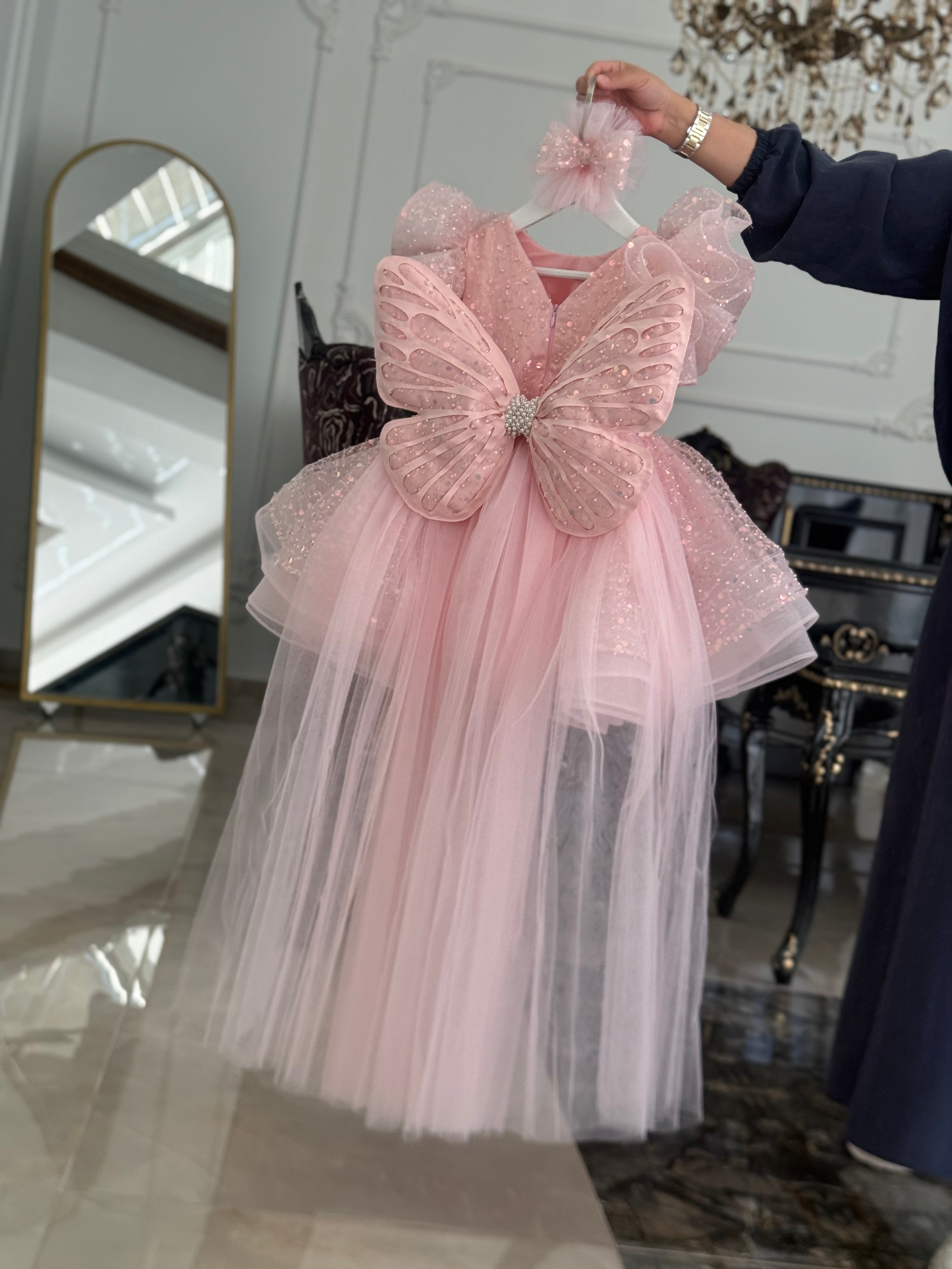 pembe kelebek kanat detayı