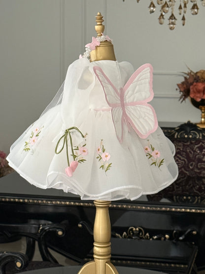 Her Detayı Sevgiyle İşlenmiş Kelebek Kanatlı Prenses Elbisesi