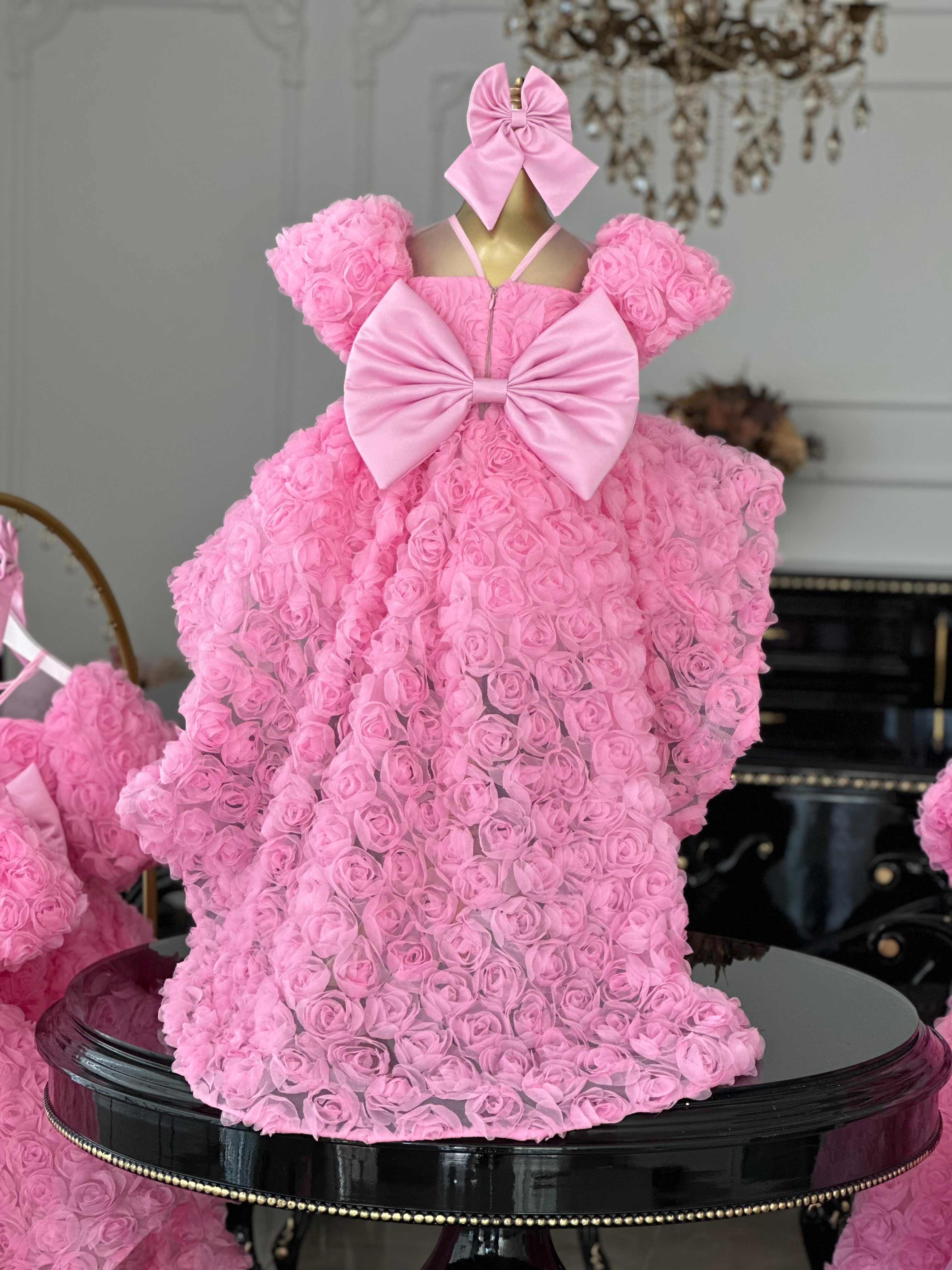 pembe rose elbise arka görünüm, saten fiyonk ve omuz askıları