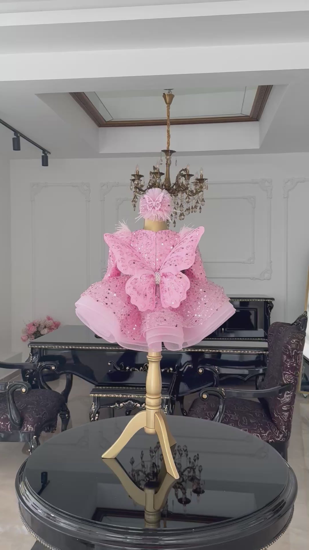 pembe yeni kelebek kanatlı elbise tanıtım videosu